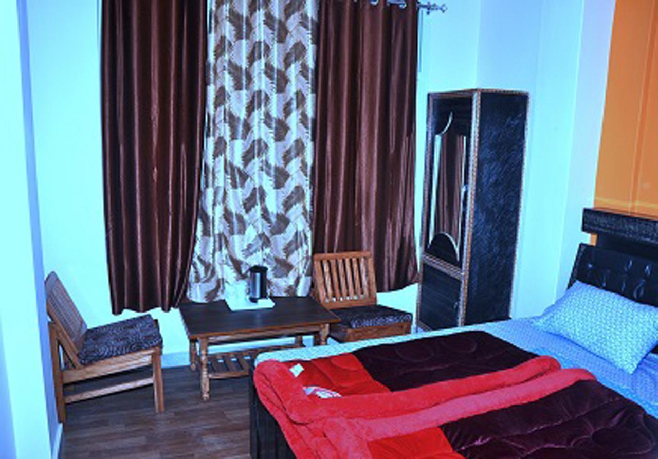 Hotel Mansarovar Banjār Exterior foto